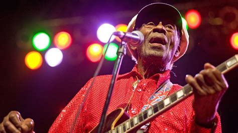 Chuck Berry Rock N Roll Pioneer Dead At 90 Cnn