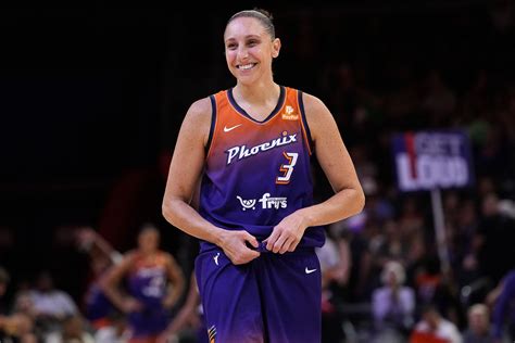 Watch Diana Taurasi Makes A Catch And Shoot 3 Pointer To Reach 10000