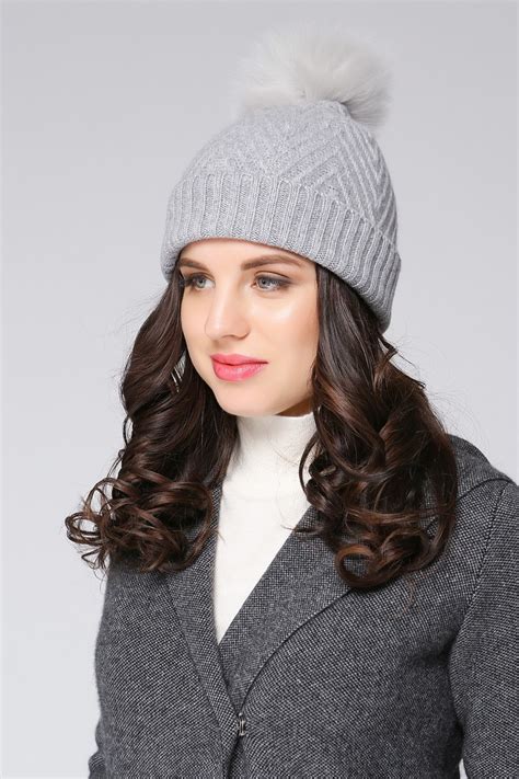 Кашемировая шапка с помпоном купить с быстрой доставкой | KHAN Cashmere ...