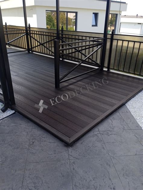 Террасная доска Экодекинг Комфорт 3Д на площадке беседки - Ecodecking