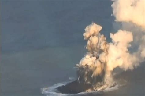 Undersea Volcano Creates New Island Off Japan Video The World From Prx