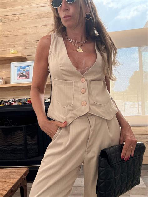 Chaleco Sastrero Charleston Nude Rayado Vivos Negros Y Crema Kowloon Outfit