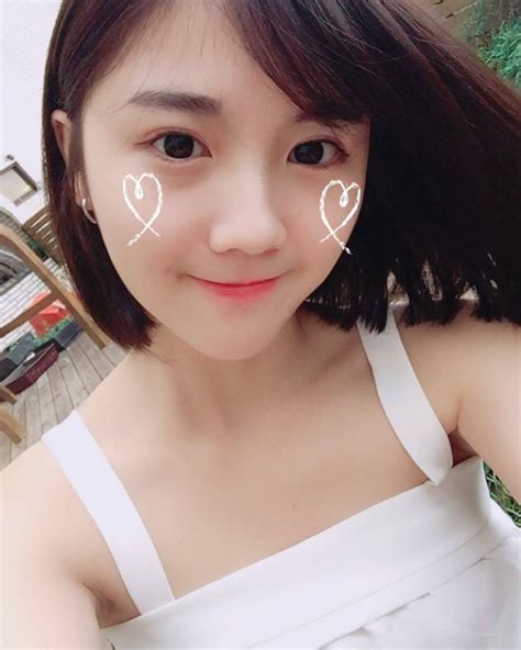 Cộng đồng mạng lại vừa khai quật thêm được một hot girl vô danh Đẹp dịu dàng nhưng vẫn đầy