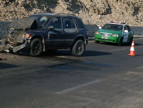 Accidente dejó al menos dos heridos en la costanera norte de Arica