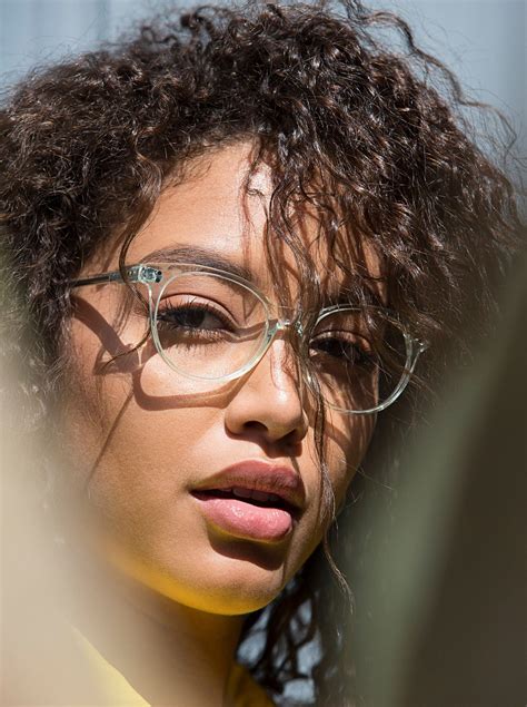 How To Find The Most Flattering Glasses For You