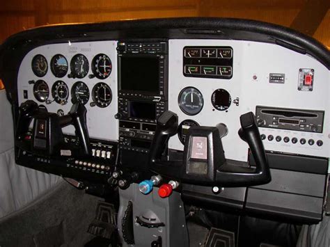 Cessna 182 Cockpit Layout