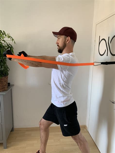 The 6 Best Chest Exercises With Resistance Bands Biqbandtraning