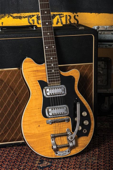 The Money Shot: George Harrison's Maton MS500 Mastersound