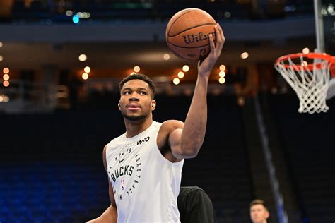 Milwaukee Bucks Giannis Antetokounmpo Nba Trade Rumors Gets Strong