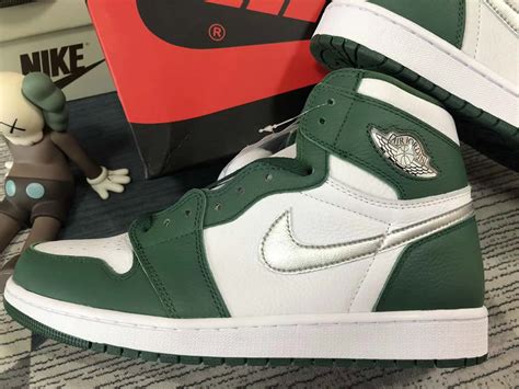 AIR JORDAN 1 RETRO HIGH OG GORGE GREEN 2022 DZ5485 303