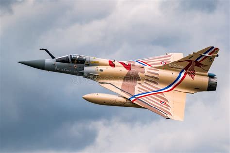 Dassault Mirage 2000 Avion De Chasse Peint Spécialement Au dessus De La