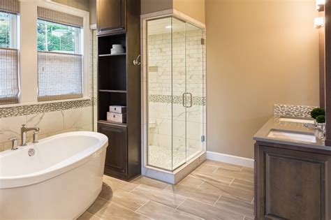 Should You Use a Freestanding Tub for Your Master Bathroom Remodel?