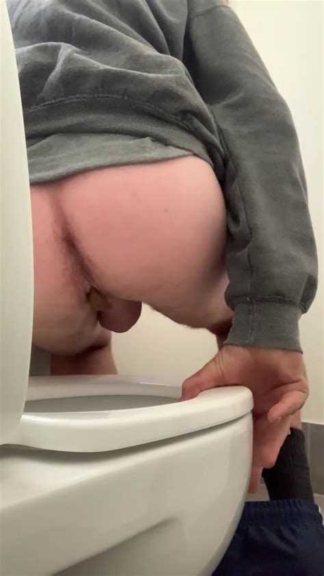 Ass View On Toilet ThisVid