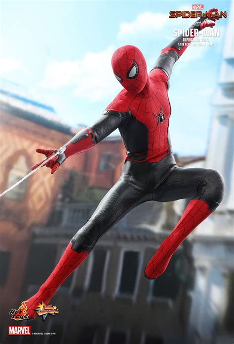 Hot Toys Spider Man Far From Home 894x1311 Wallpaper Teahub Io