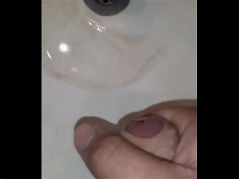 Mi amigo se pajea en el baño VII XVIDEOS