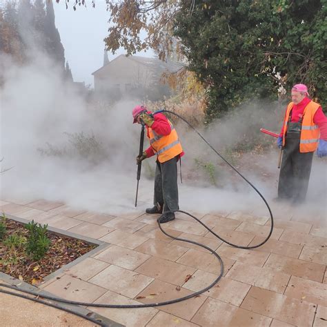 Campaña de limpieza de pintadas en las calles de Alcañiz - Eco de Teruel