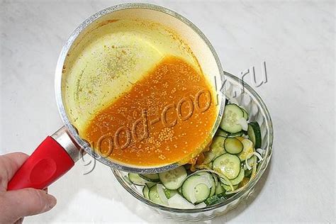 Пикантные огурцы с луком и горчицей, рецепт приготовления