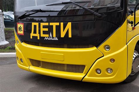 Перевозка детей знак на автобусе и личном автомобиле
