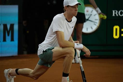 Jannik Sinner sempre più a rischio per il Roland Garros linfortunio