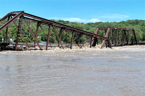 'Fecal soup' could be lurking in Iowa floodwaters, health experts warn