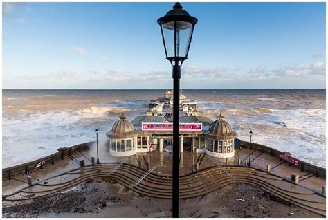 CROMER STORM AND TIDAL SURGE DECEMBER 2013 - Andy Davison Photography