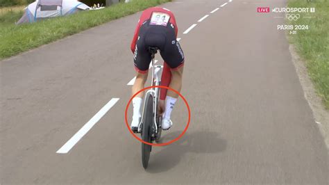 Tour de France Catastrophe pour Stefan Küng victime d un saut de