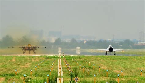 Pakistan Military Review: JF-17 Thunder Fighter Jet with Chinese J-20 ...