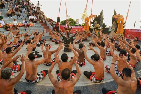 Tari Kecak Tari Tradisional Bali Dengan 50 Penari Pengiring