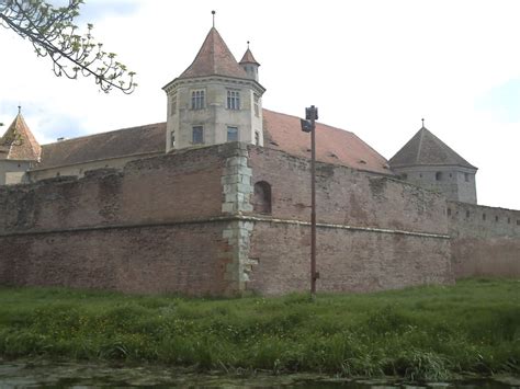 Fagaras Castle, Romania - Building Traveling