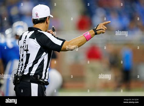 Referee Gene Steratore signals during the second half of an NFL ...