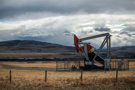 Oil Sands Carbon-Capture Goals May Strain Alberta Labor Force - Bloomberg