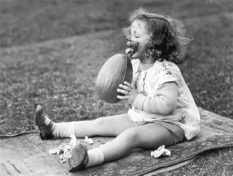 15 Interesting Vintage Photos Show How People Celebrate Easter In The