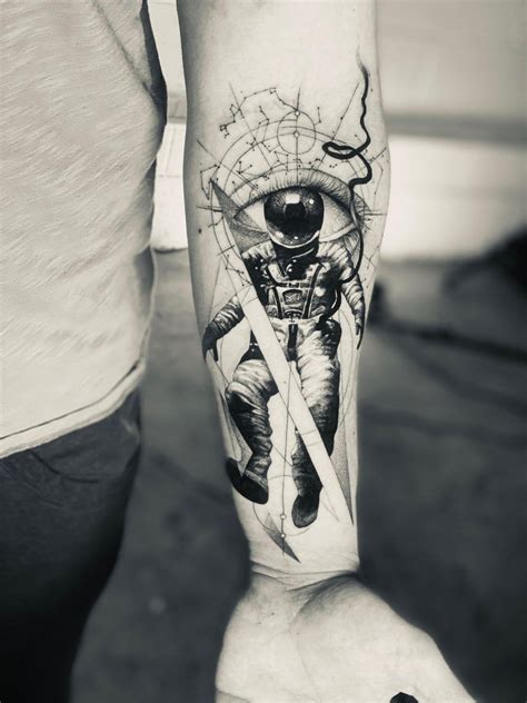 Astronaut By Daniel Meyer Los Angeles Ca Astronaut Tattoo Cool