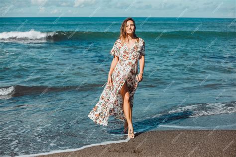 Free Photo Young Beautiful Girl Posing On The Beach Ocean Waves