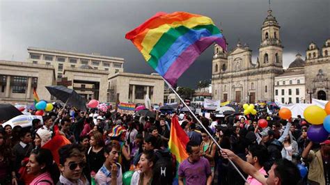 Adopción gay expertos opinan si puede revocarse