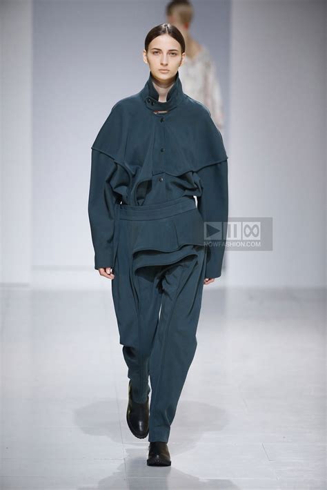 Hussein Chalayan Ready To Wear Fashion Show Collection Fall Winter