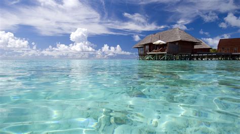 Luxury Maldives Resort - Clean water in sea