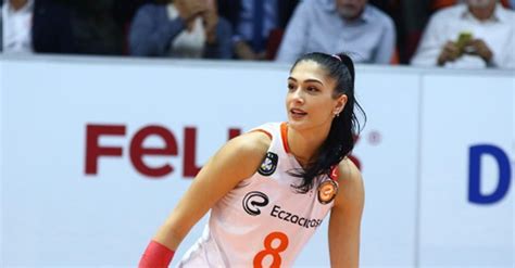 Foto Profil Yasemin Guveli Pemain Voli Turki VNL 2023 Nomor 8