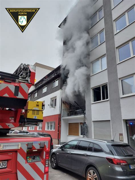 Wohnungsbrand Mit Starker Rauchentwicklung Feuerwehr F Rth