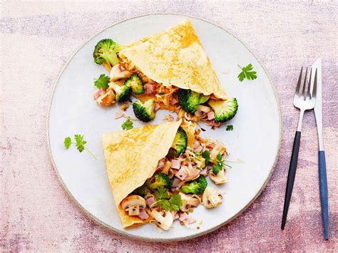 Gefüllte Pfannkuchen mit Schinken Pilzen und Brokkoli Rezept LECKER