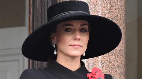 Kate Middleton Toute En élégance Et Sobriété Elle Rend Hommage à Diana