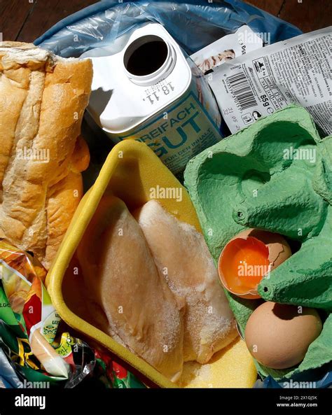 Picture Of A Garbage Can Hi Res Stock Photography And Images Alamy