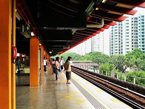 Img0234 Waiting 等待 Lakeside Mrt Station Bakeling Flickr