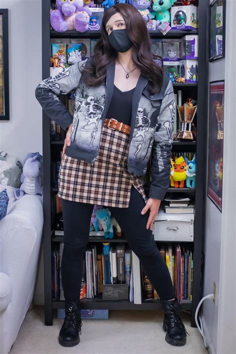 Spooky scary skeletons send shivers down your spine 💀 : r/femboy