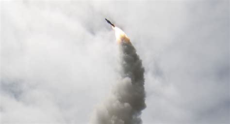 SM-6 - зенітна ракета, яка далекобійніша за Patriot й точно може ...