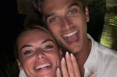 Luca Marini Fratello Di Valentino Rossi Sposa Marta Vincenzi La Foto