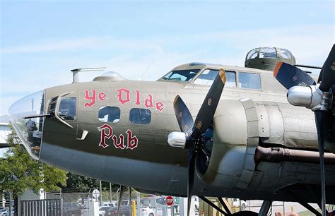 Flying Fortress lands history at McGhee Tyson | News | thedailytimes.com