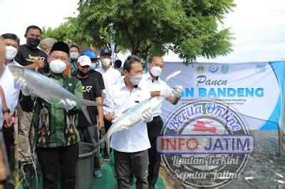 Bupati Gresik Dampingi Menteri Kelautan Dan Perikanan Sakti Wahyu