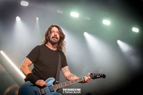 Foo Fighters La Cover Di Pretty Vacant Dei Sex Pistols Assieme A