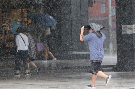 下班記得帶傘！雨彈狂炸範圍擴大 13縣市慎防豪大雨 生活新聞 生活 聯合新聞網